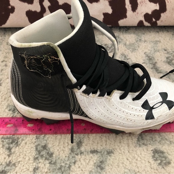 Under Armour Cleats youth 5.5 - Picture 3 of 4